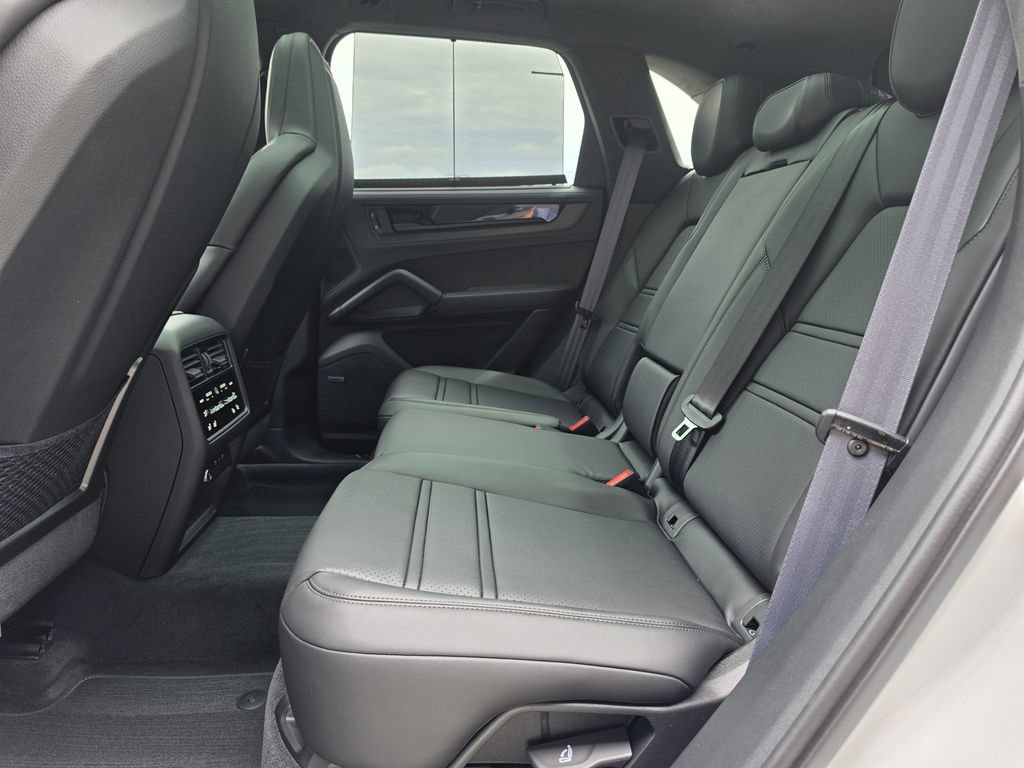 New 2026 Porsche Cayenne GTS AWD/4WD image 14