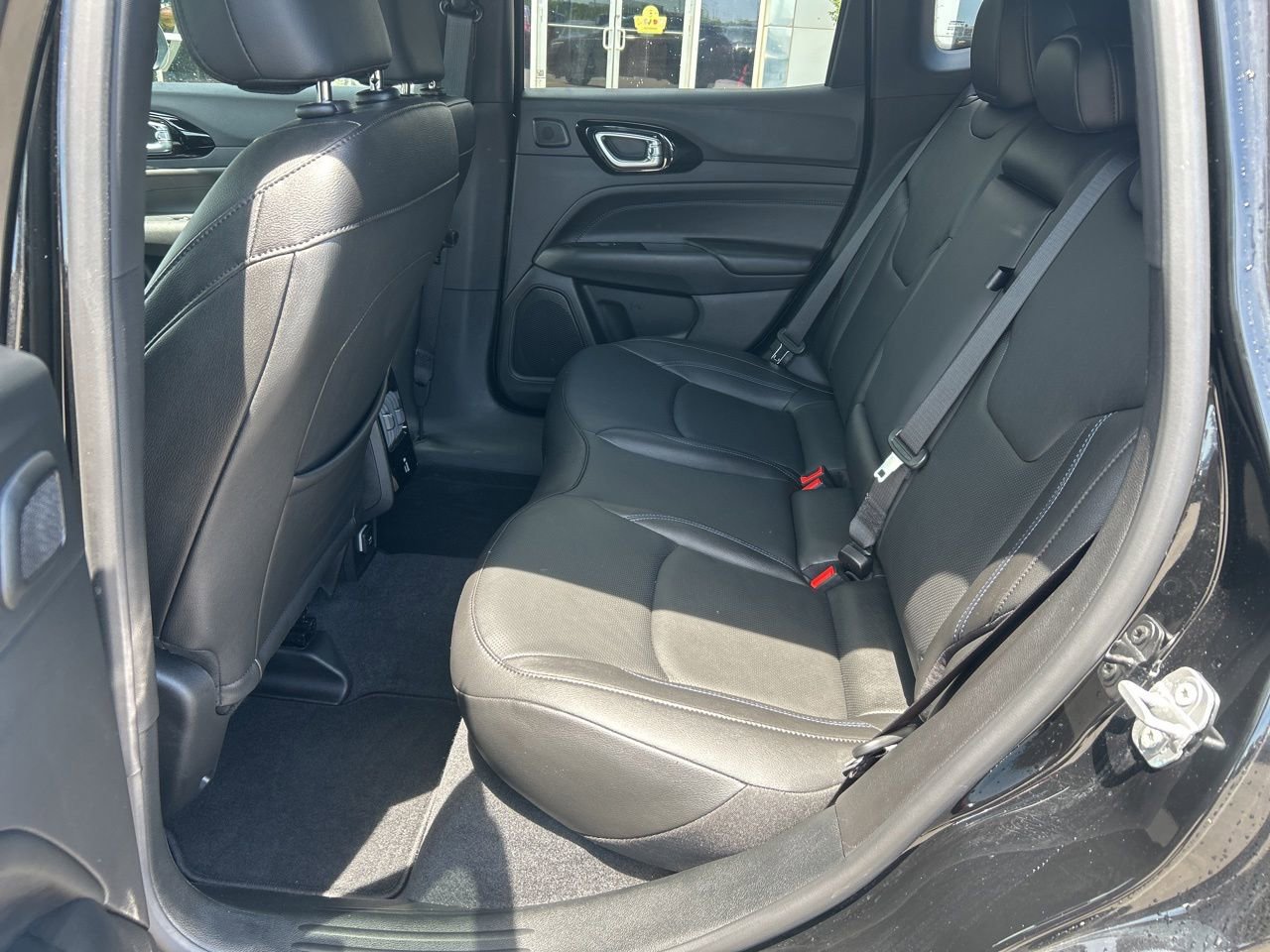 Used 2025 Jeep Compass Limited w/ High Altitude Package AWD/4WD image 13