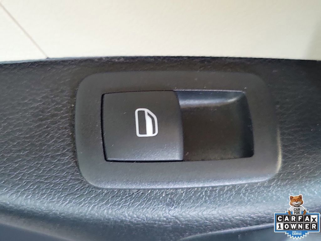 Used 2024 Chrysler Pacifica Touring-L FWD image 15