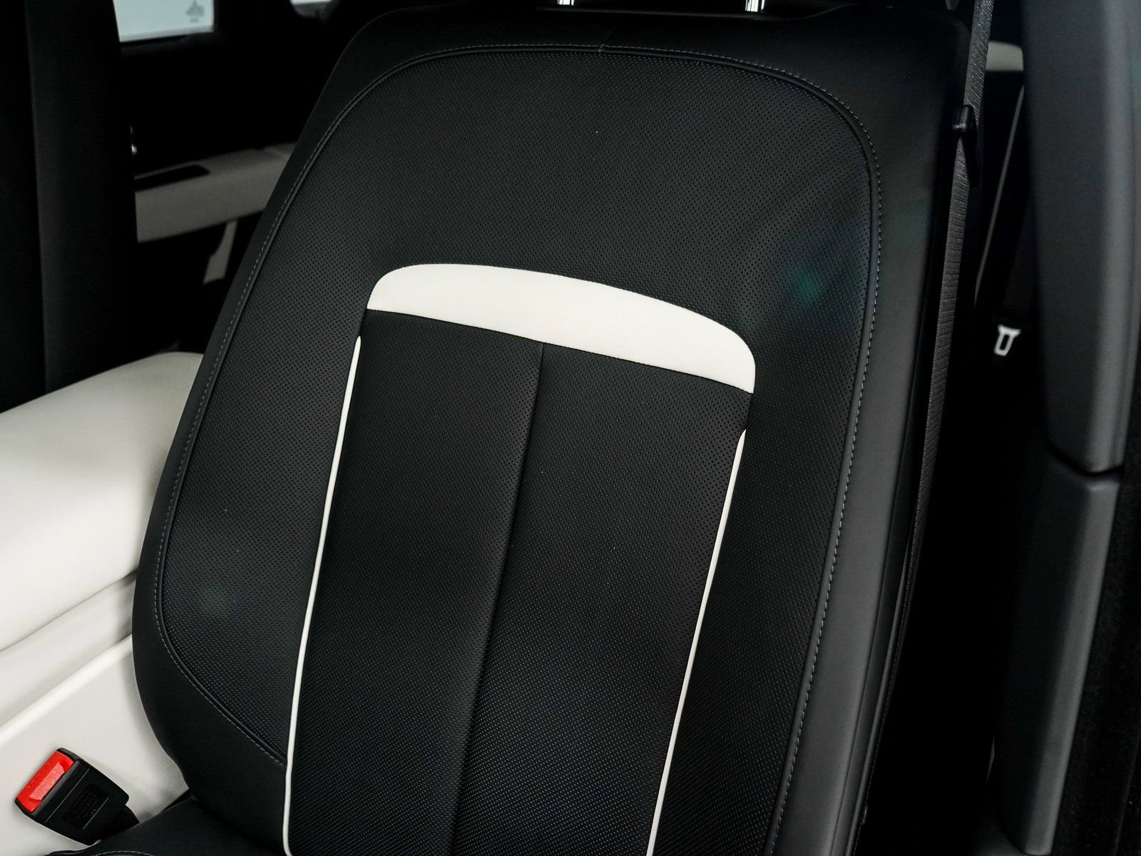 Certified 2025 Rolls-Royce Cullinan image 18