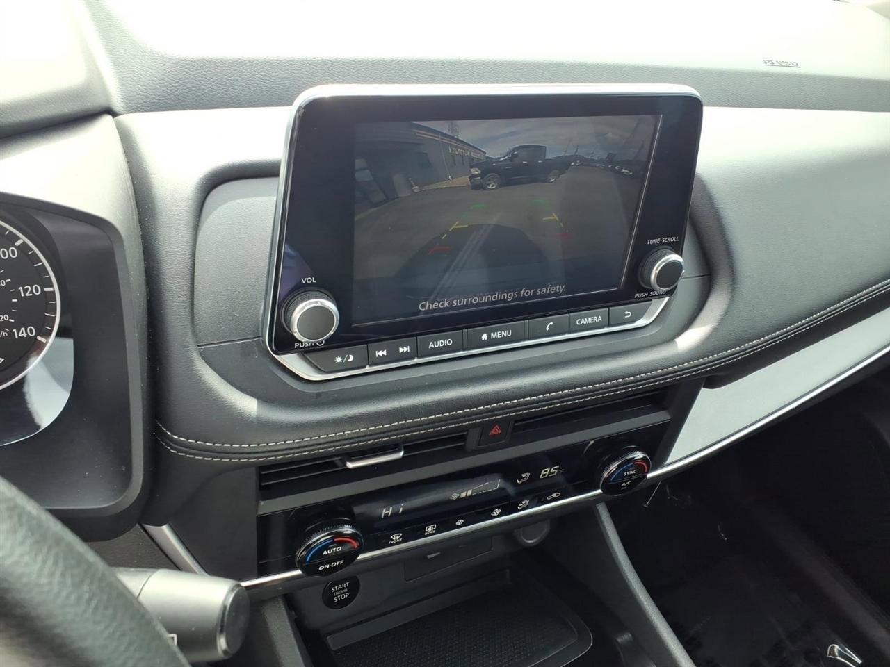 Used 2024 Nissan Rogue SV image 13