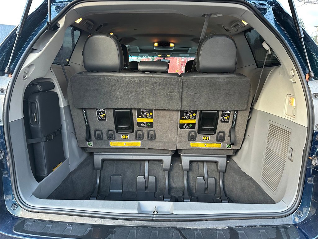 Used 2011 Toyota Sienna SE image 11