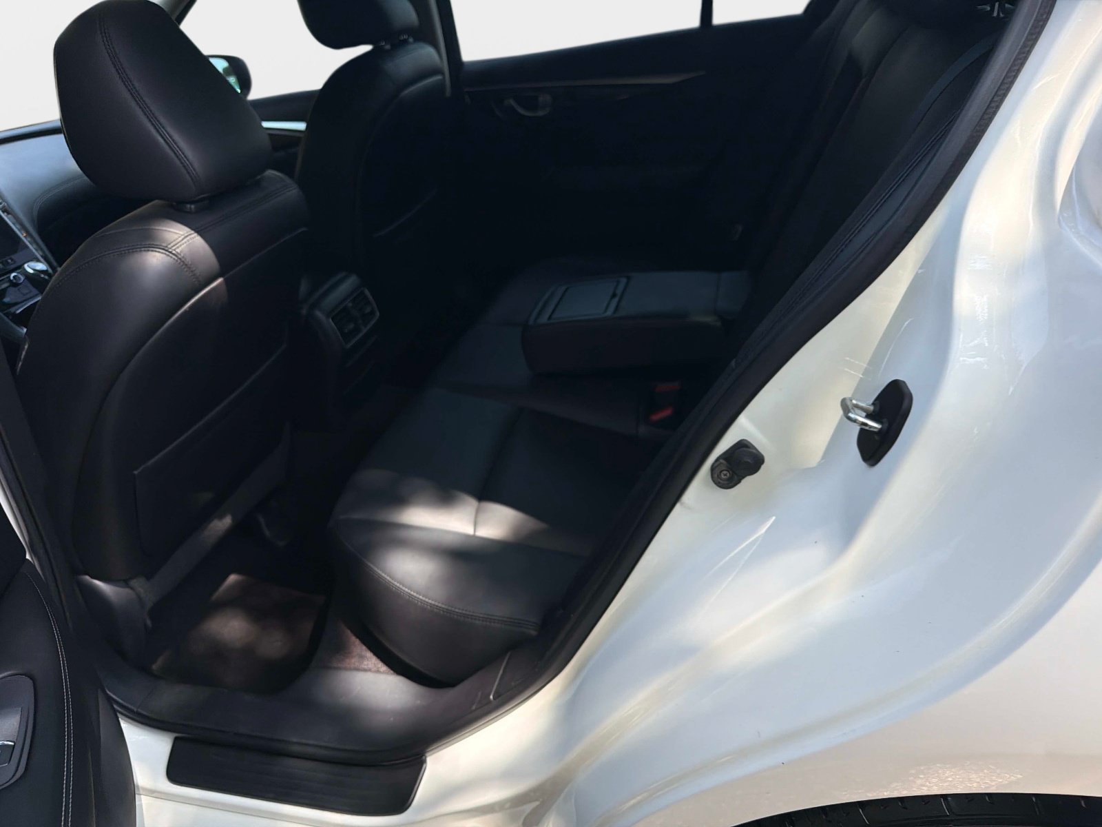 Used 2018 INFINITI Q50 Luxe w/ Cargo Package (L95) RWD image 12