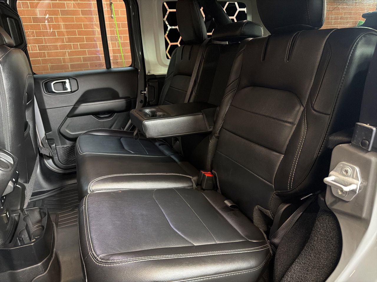Used 2022 Jeep Wrangler Unlimited Sahara w/ Cold Weather Group AWD/4WD image 15
