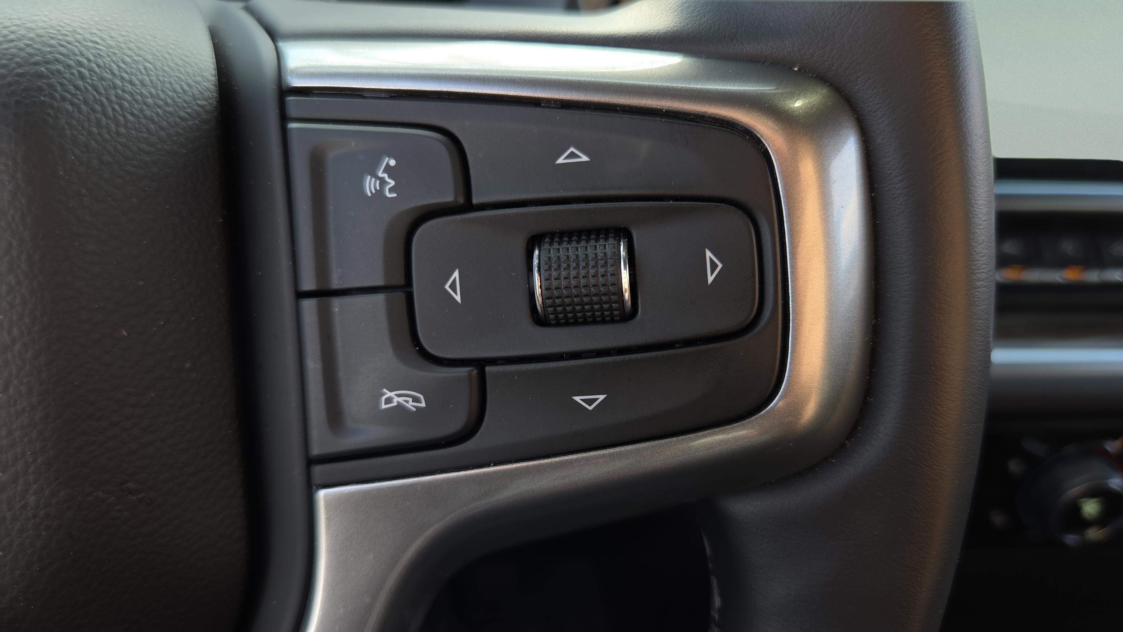 Used 2025 Chevrolet Silverado 1500 LT image 29