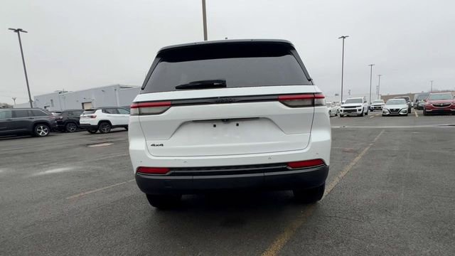 Used 2023 Jeep Grand Cherokee Altitude AWD/4WD image 7