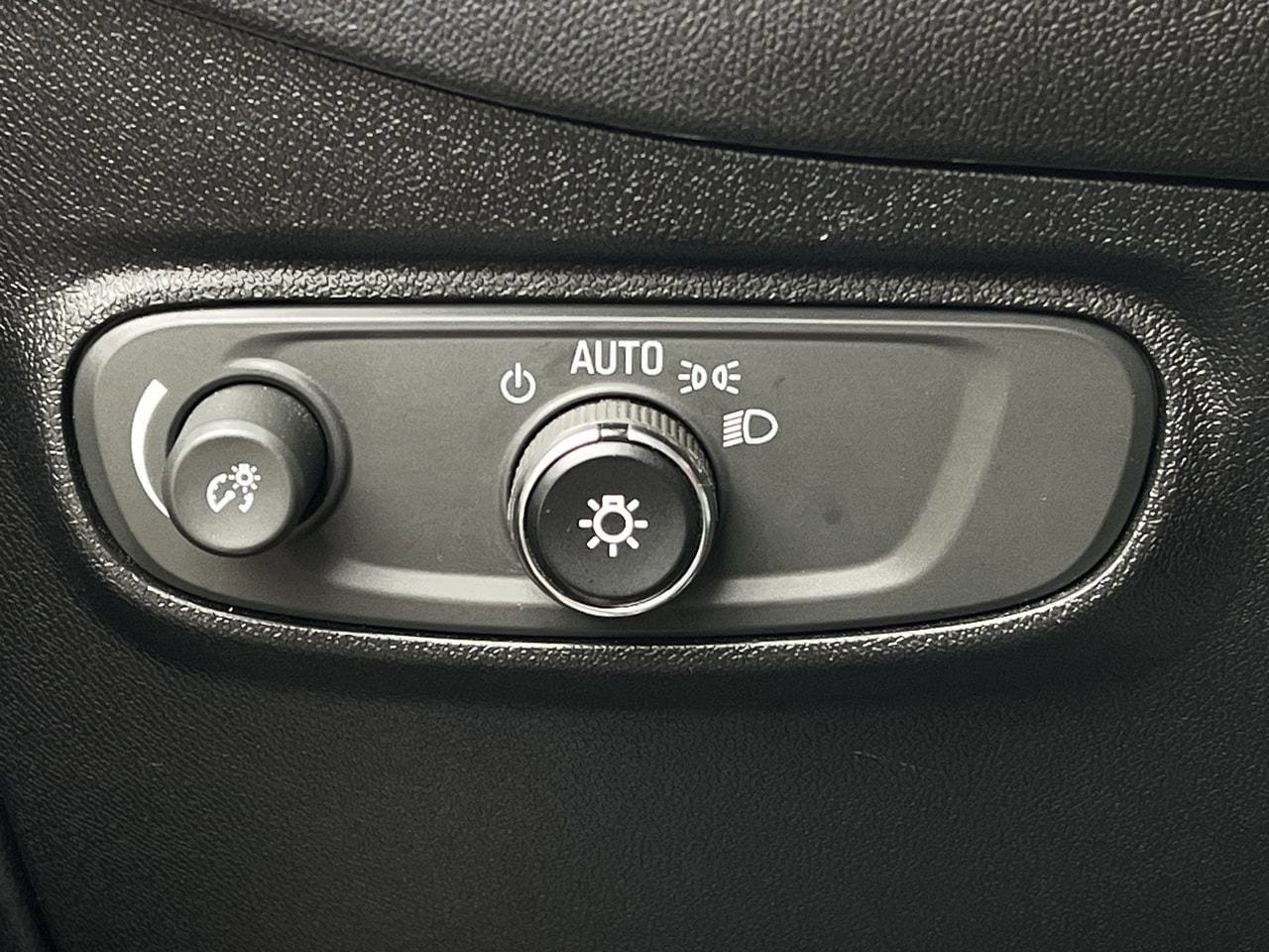 Used 2019 Chevrolet Equinox LT FWD image 20