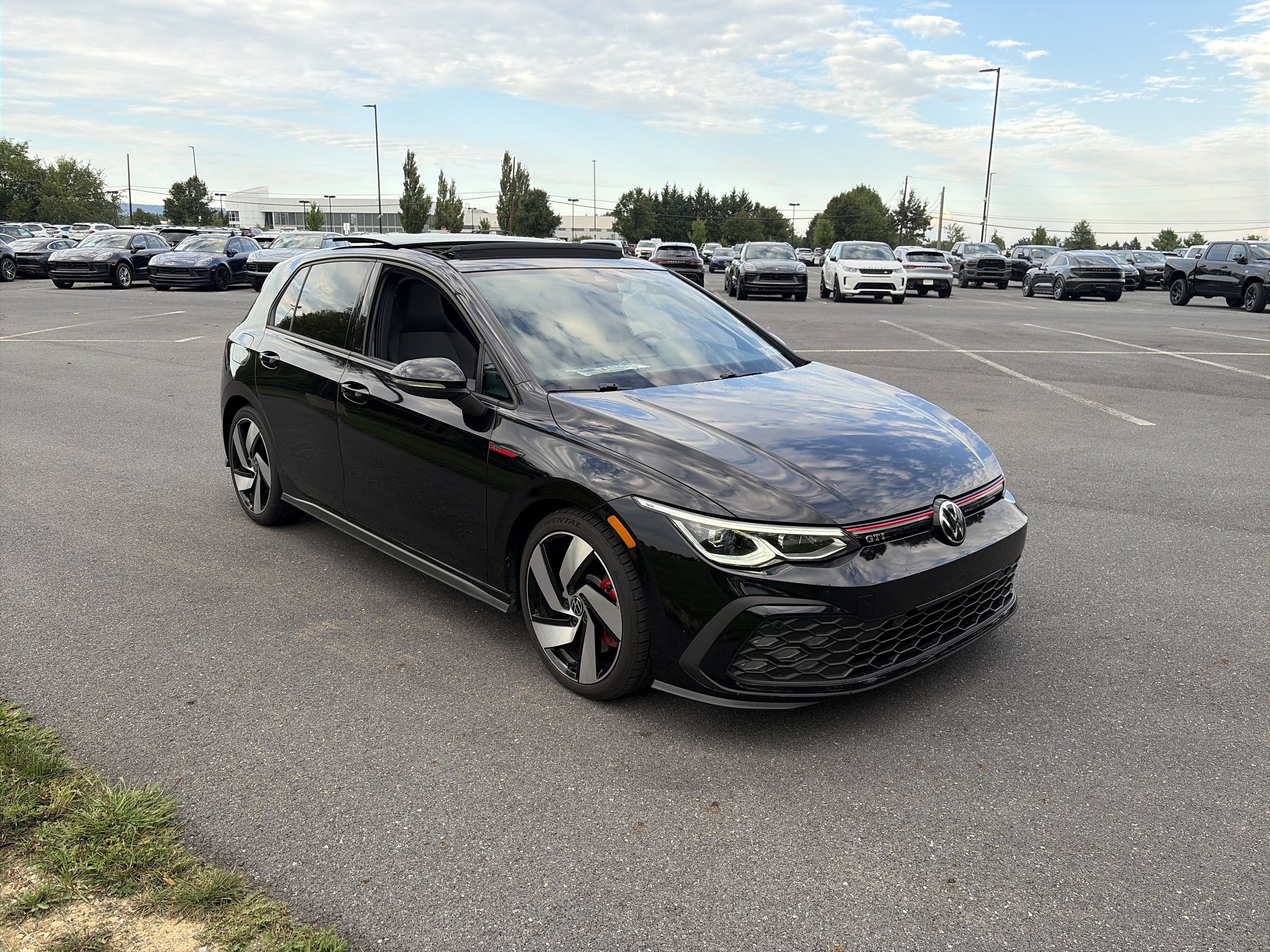 Used 2022 Volkswagen GTI SE FWD image 3