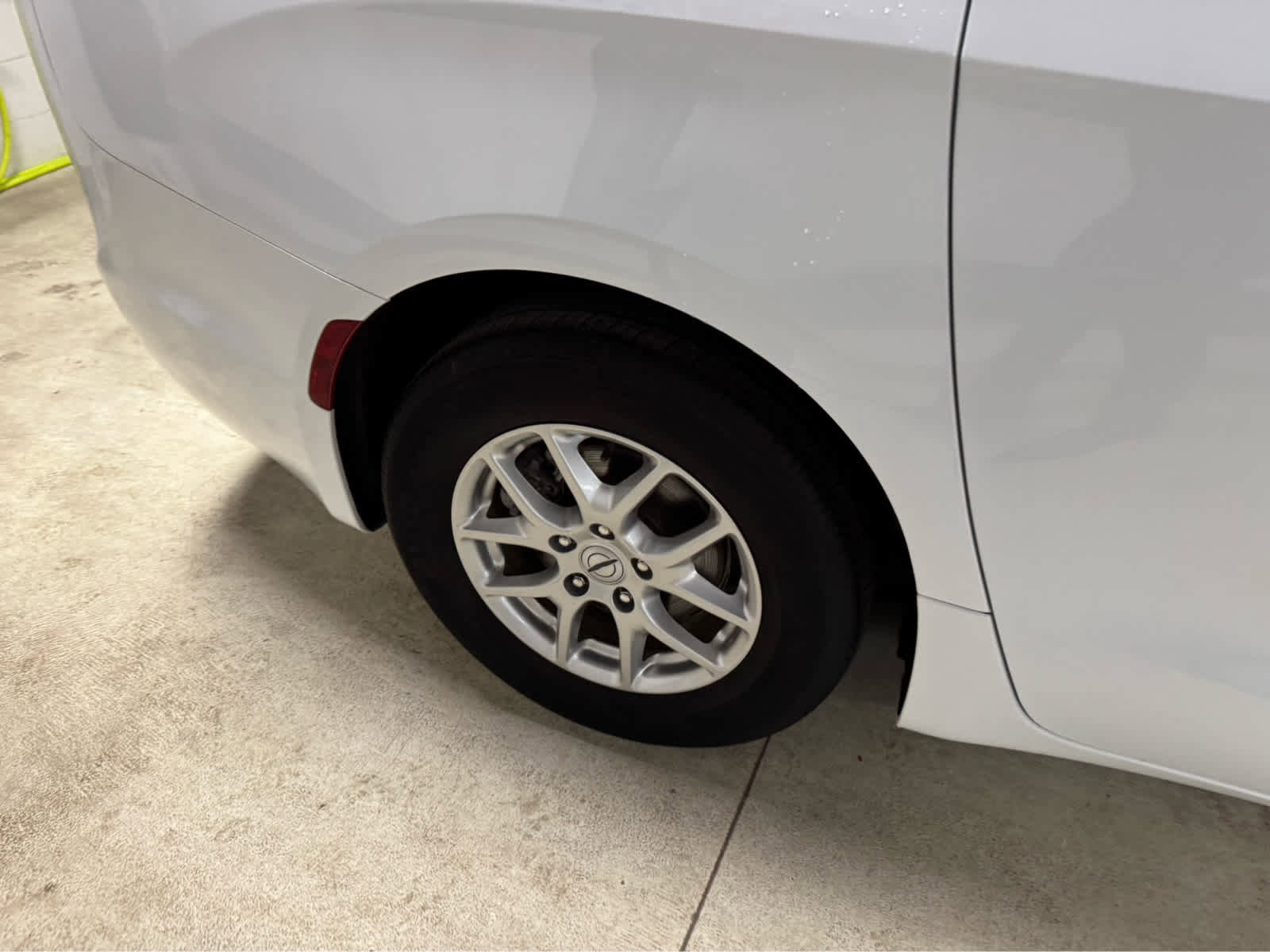 Used 2024 Chrysler Pacifica Touring-L image 8