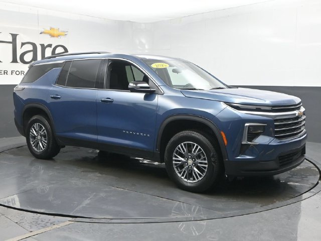 Used 2025 Chevrolet Traverse LT FWD image 6