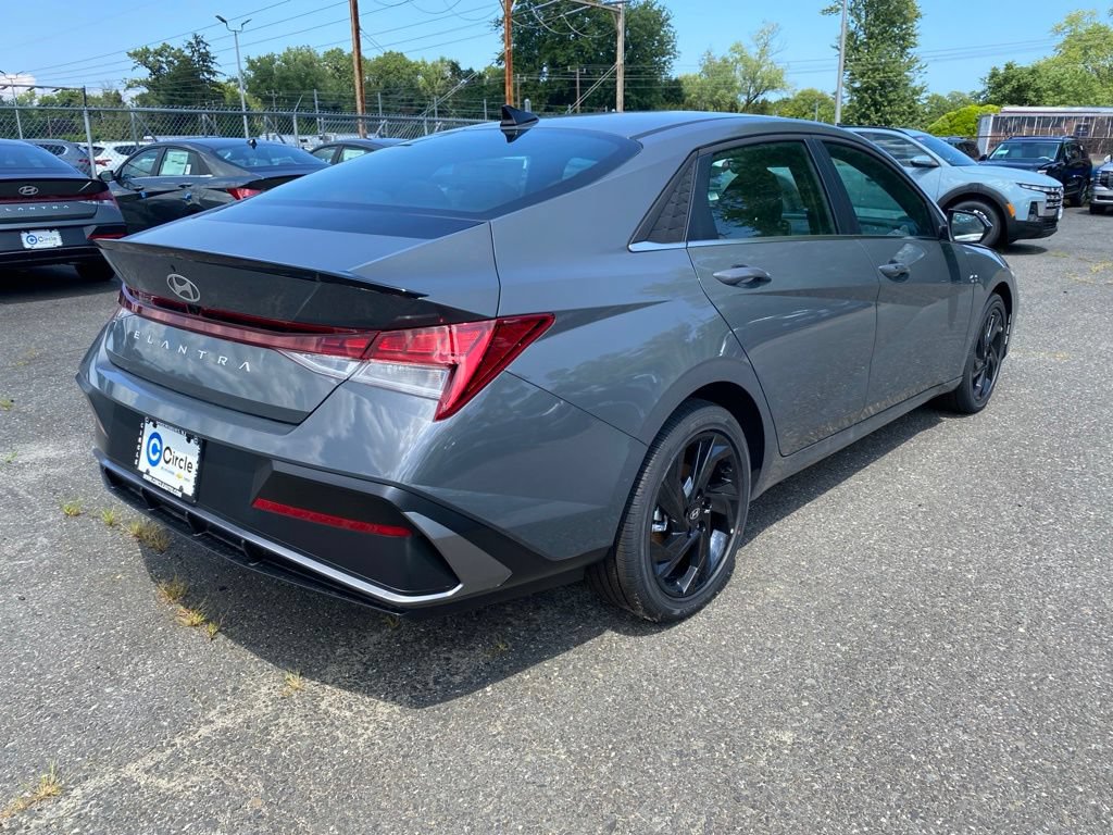 New 2026 Hyundai Elantra SEL Sport Premium FWD image 4