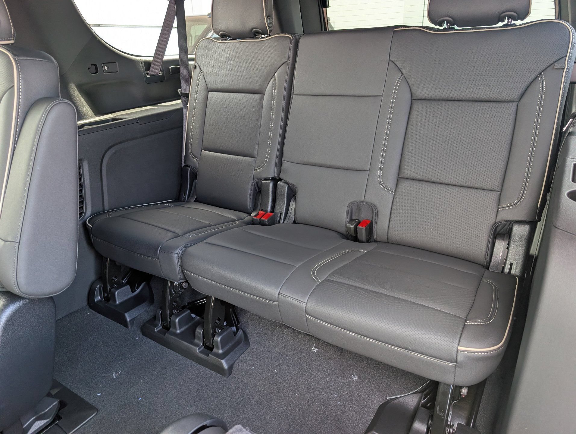 New 2026 Chevrolet Suburban Premier w/ LPO, Get Active Package RWD image 16