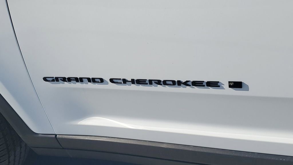 New 2025 Jeep Grand Cherokee L Altitude image 8