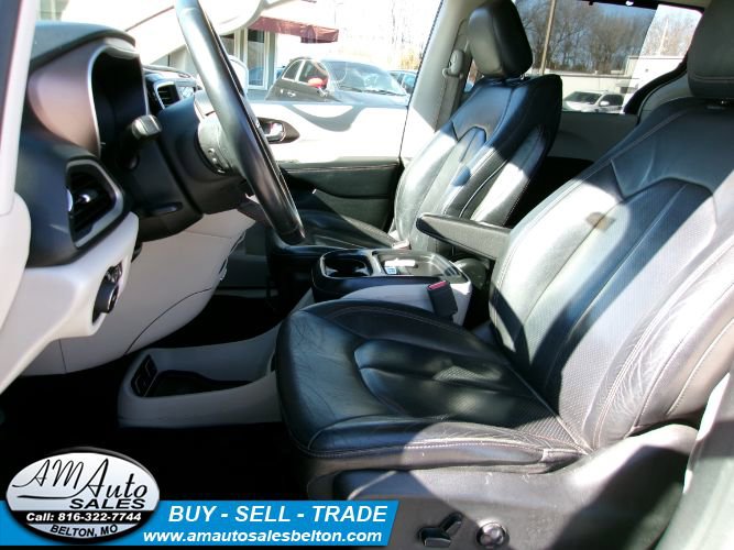 Used 2018 Chrysler Pacifica Touring-L image 14