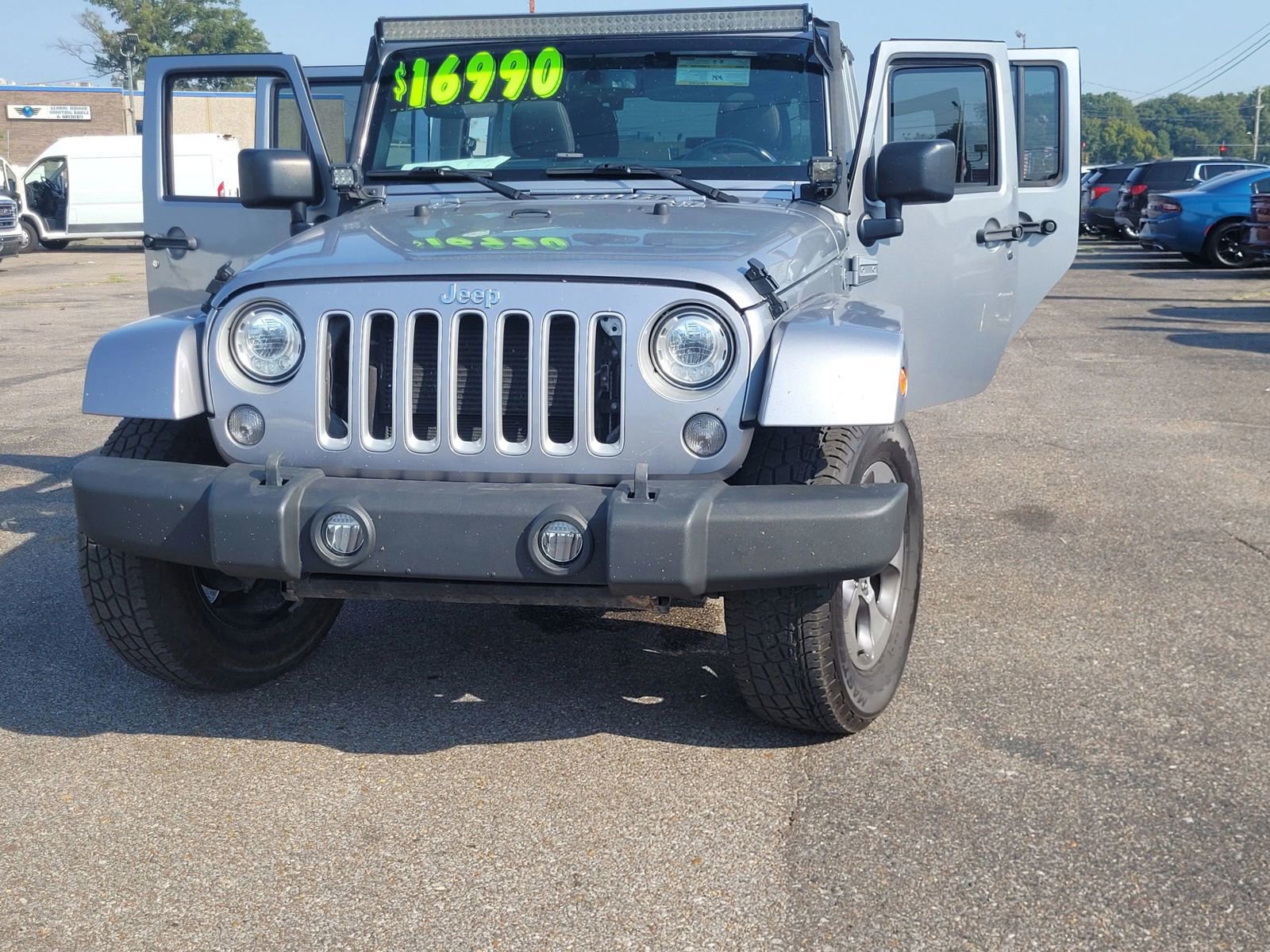 Used 2018 Jeep Wrangler Unlimited Sahara w/ Max Tow Package image 35