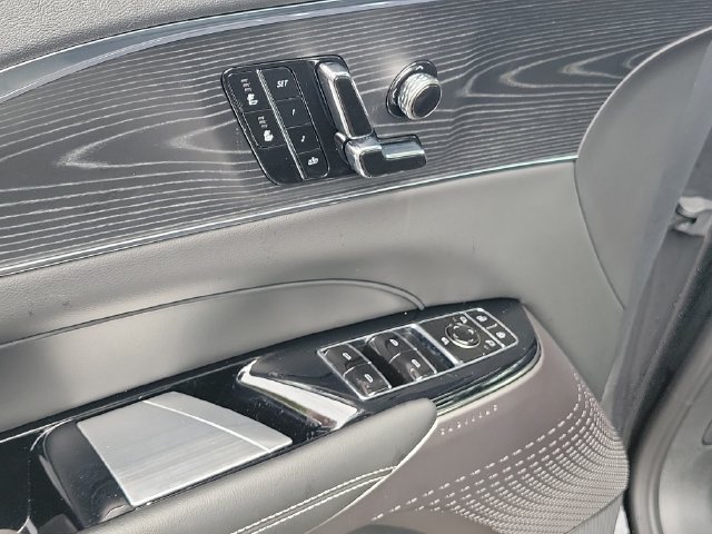 Certified 2024 Cadillac Lyriq Luxury AWD/4WD image 27