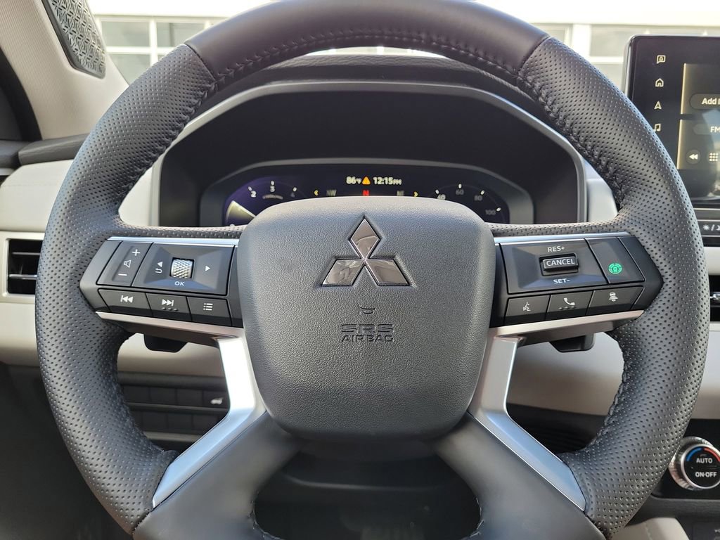 New 2025 Mitsubishi Outlander SE image 12