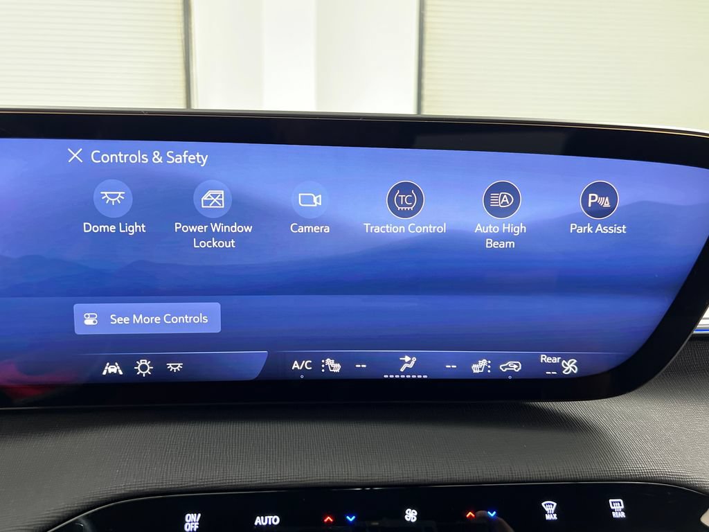 Used 2025 Buick Enclave Preferred AWD/4WD image 68