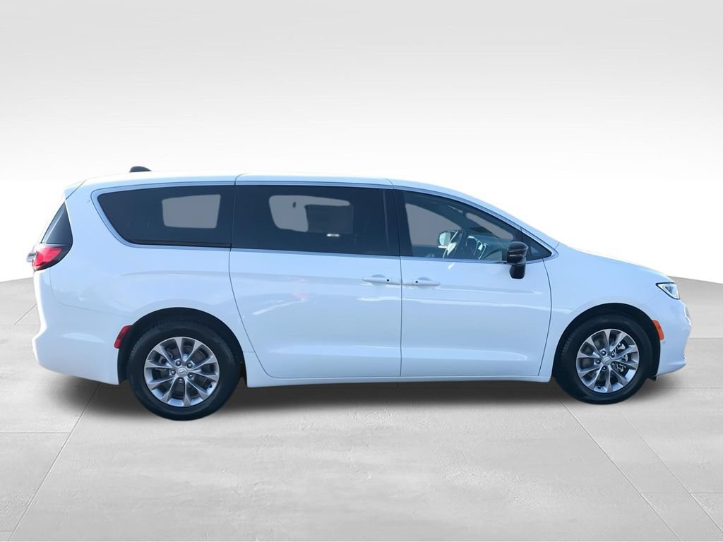 New 2026 Chrysler Pacifica Limited w/ Uconnect Theater Family Group FWD image 9