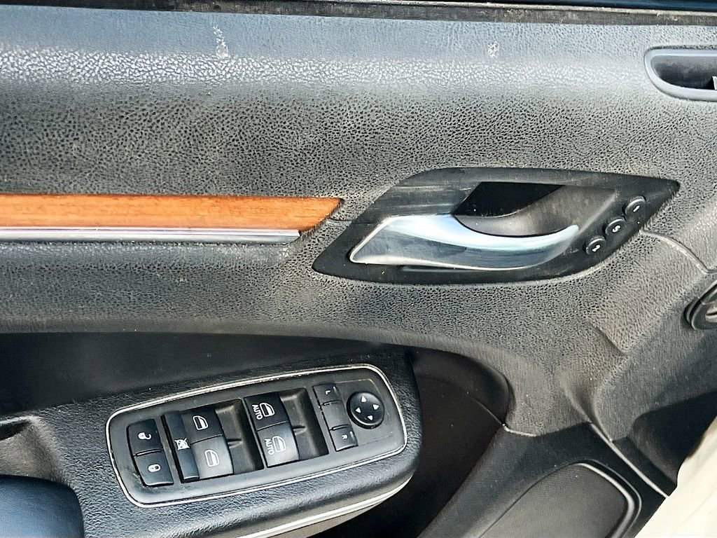 Used 2019 Chrysler 300 C RWD image 18