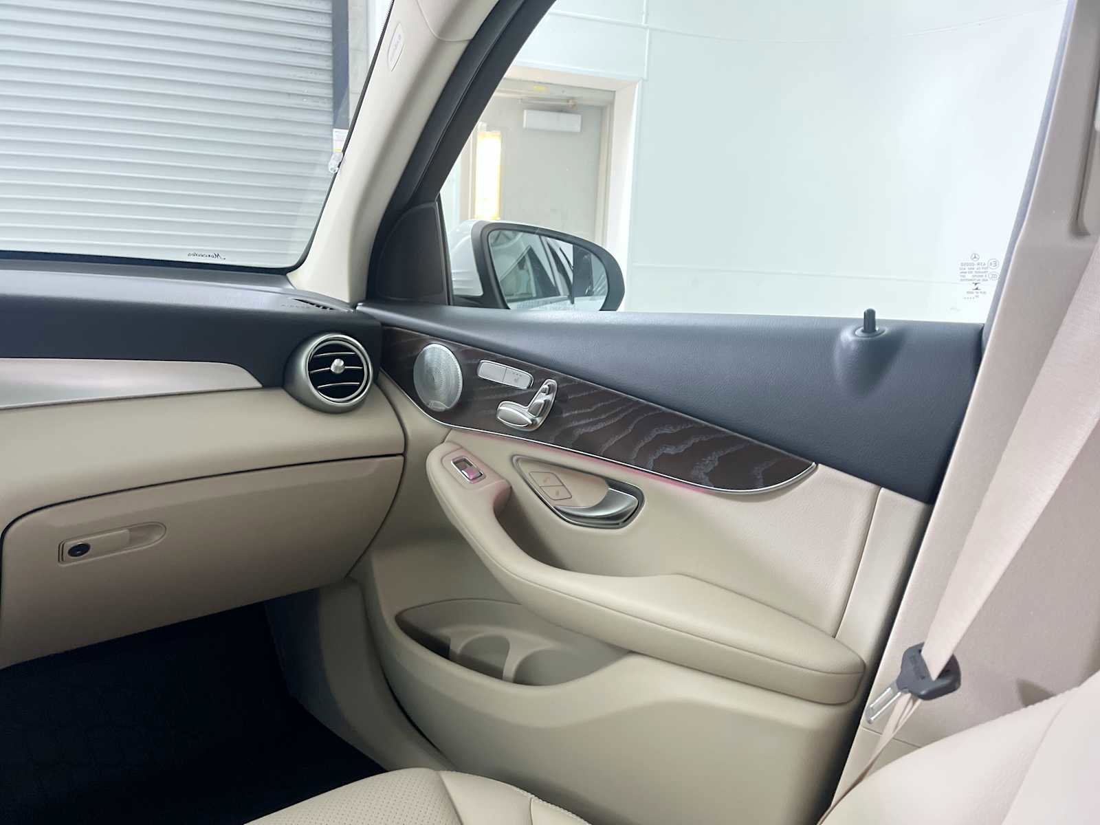 Used 2021 Mercedes-Benz GLC 300 4MATIC image 11