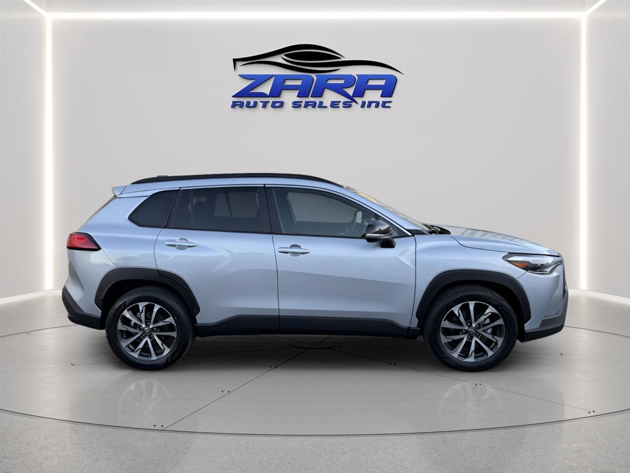 Used 2025 Toyota Corolla Cross XLE image 7