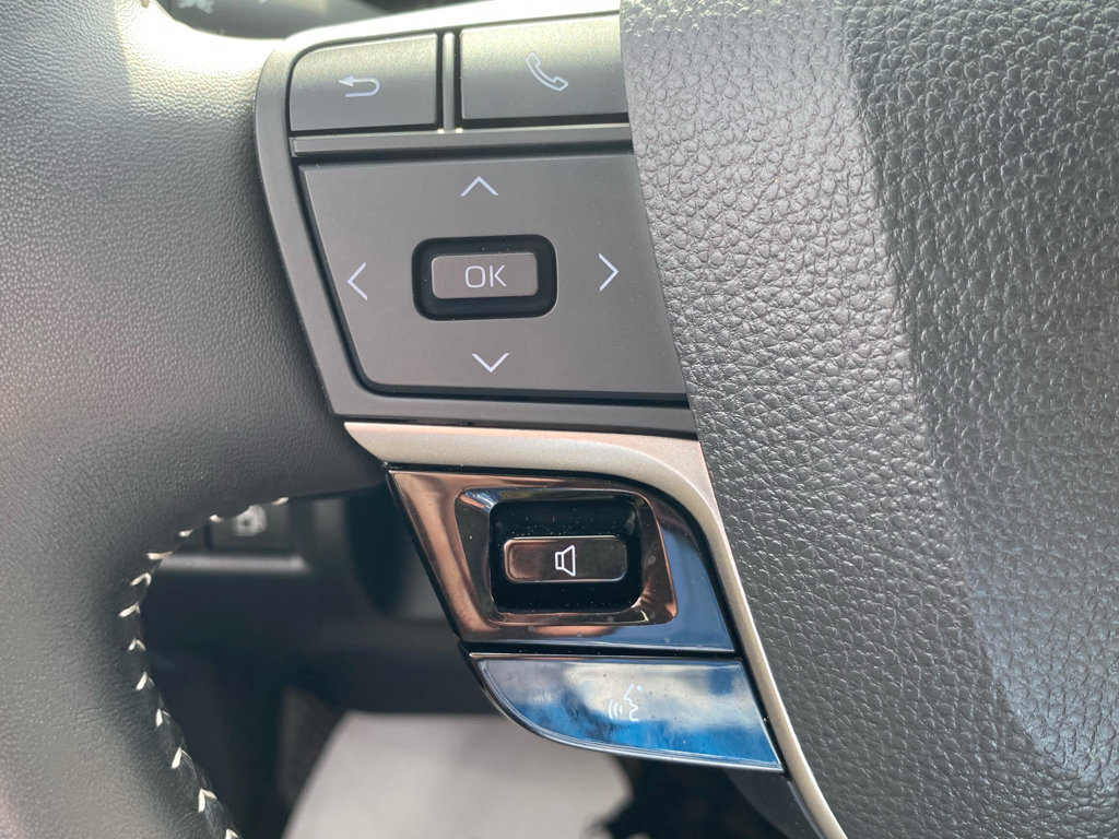 Used 2025 Toyota Camry SE image 24