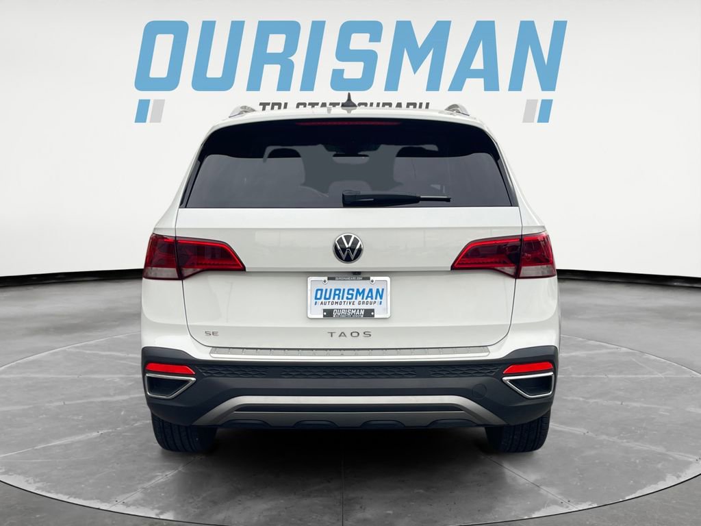 Used 2023 Volkswagen Taos SE w/ Black Wheel Package image 5