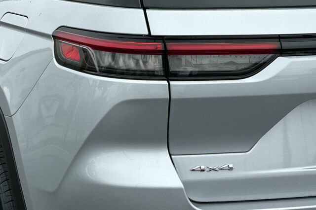 New 2023 Jeep Grand Cherokee Laredo X image 19