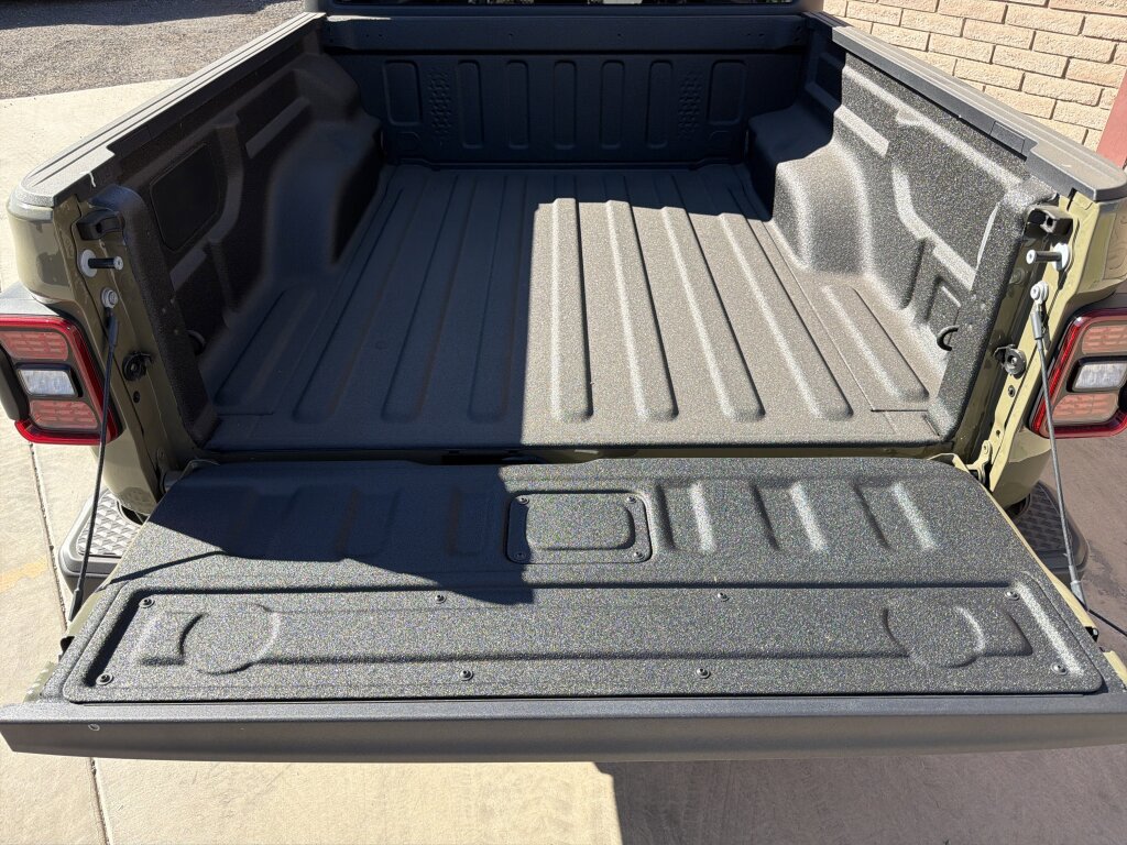 New 2025 Jeep Gladiator Willys image 5