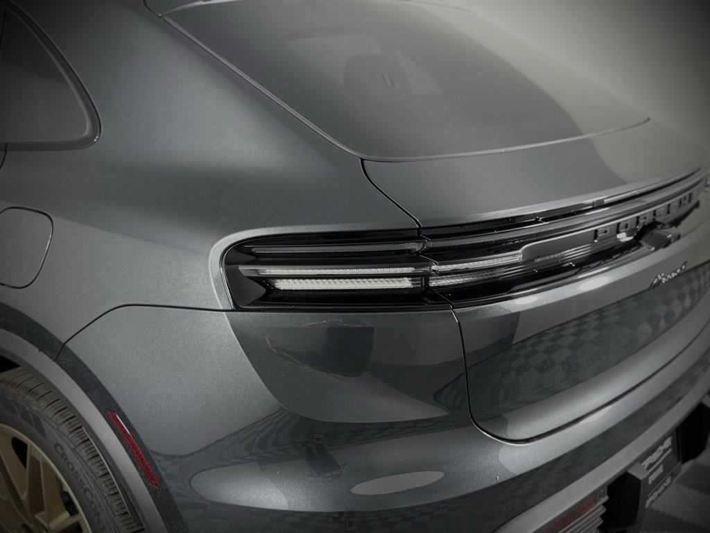 New 2024 Porsche Macan 4 Electric image 13