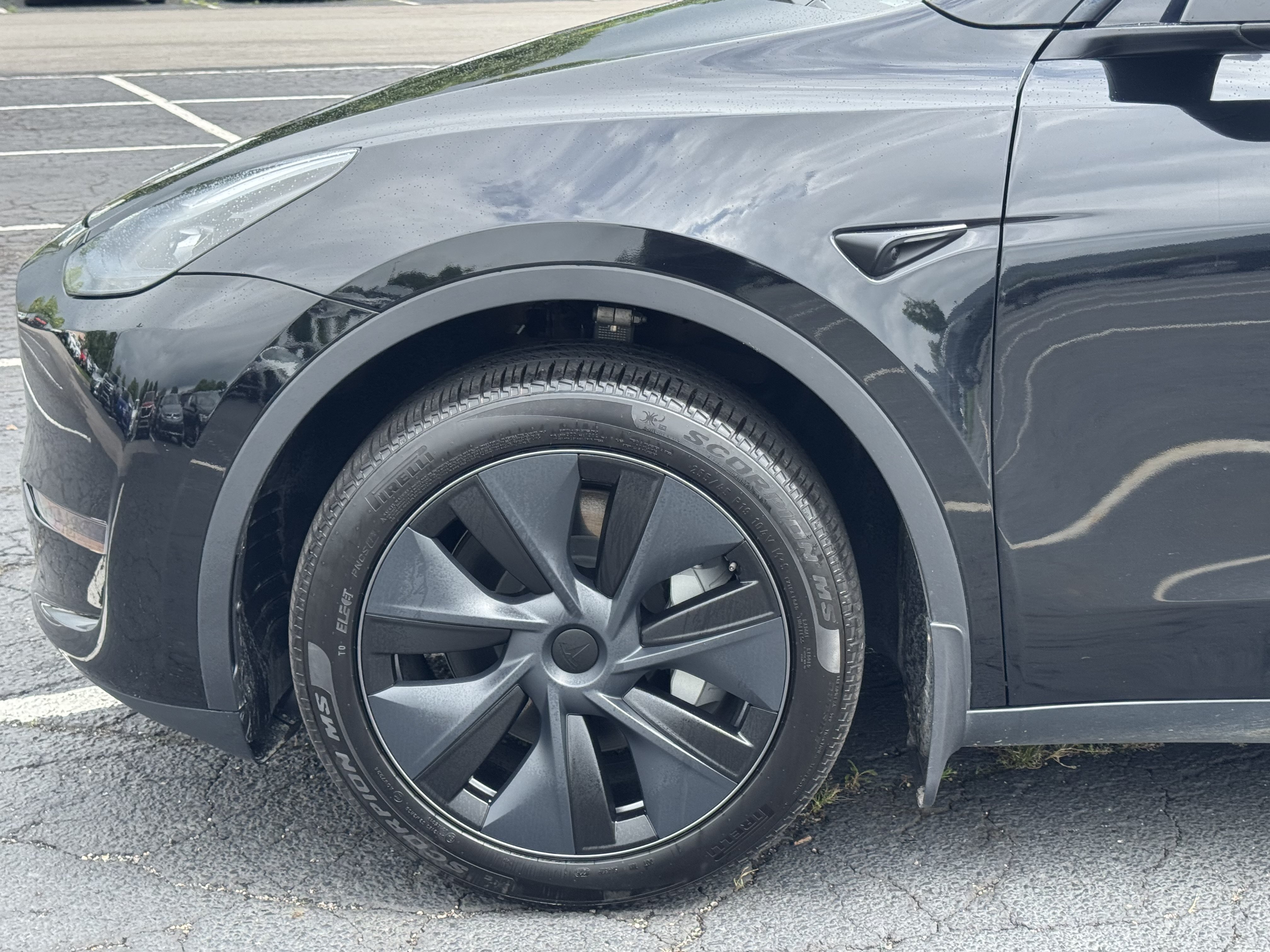 Used 2024 Tesla Model Y 2WD image 30