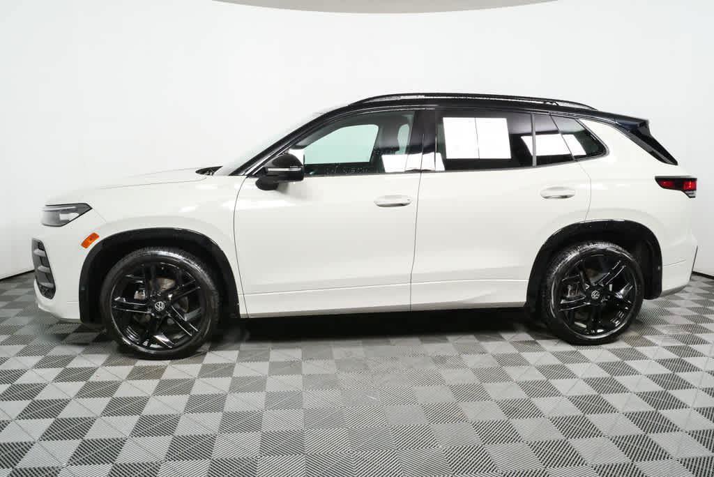 Certified 2025 Volkswagen Tiguan SE R-Line FWD image 30