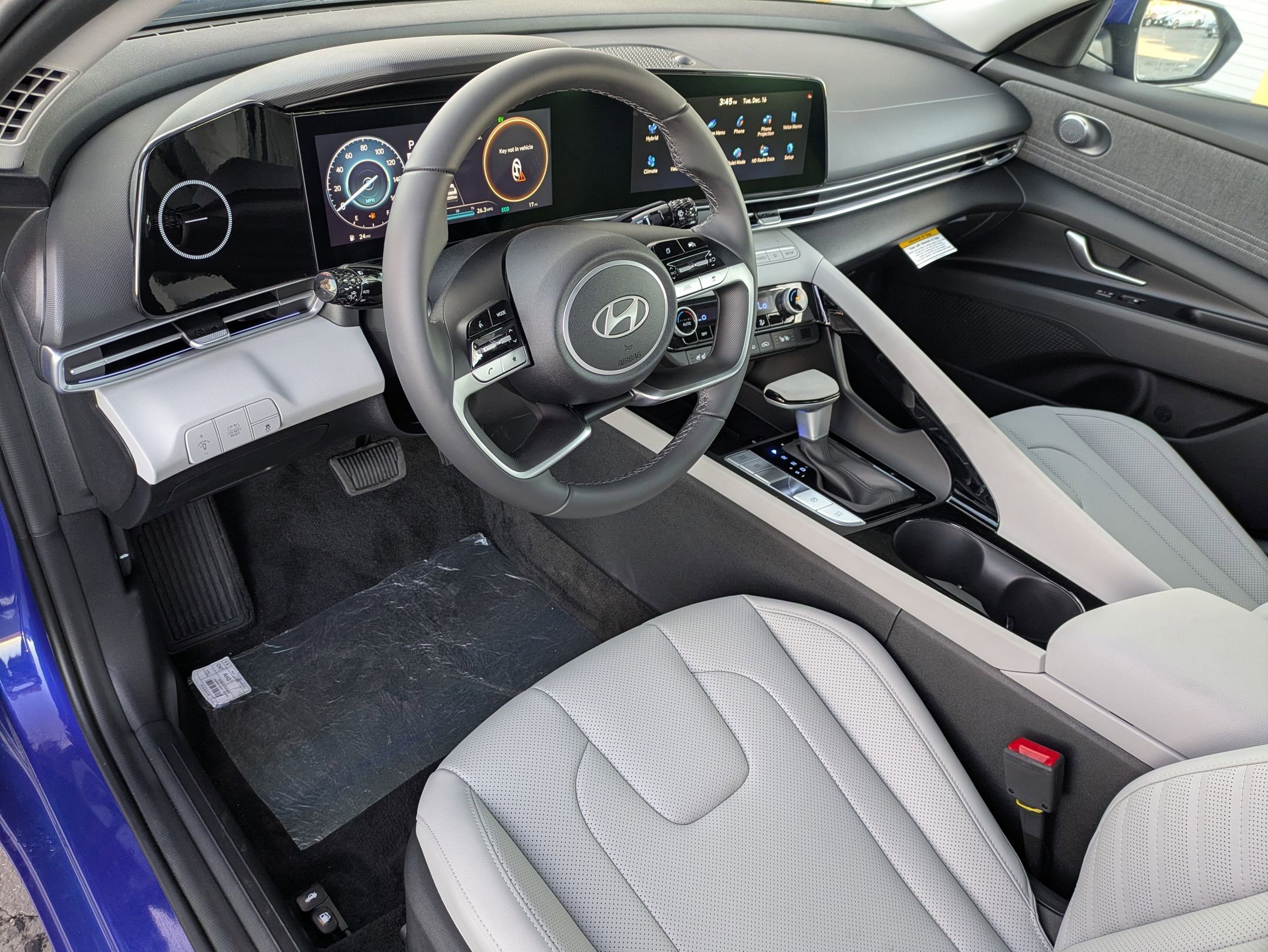 New 2025 Hyundai Elantra Limited image 17