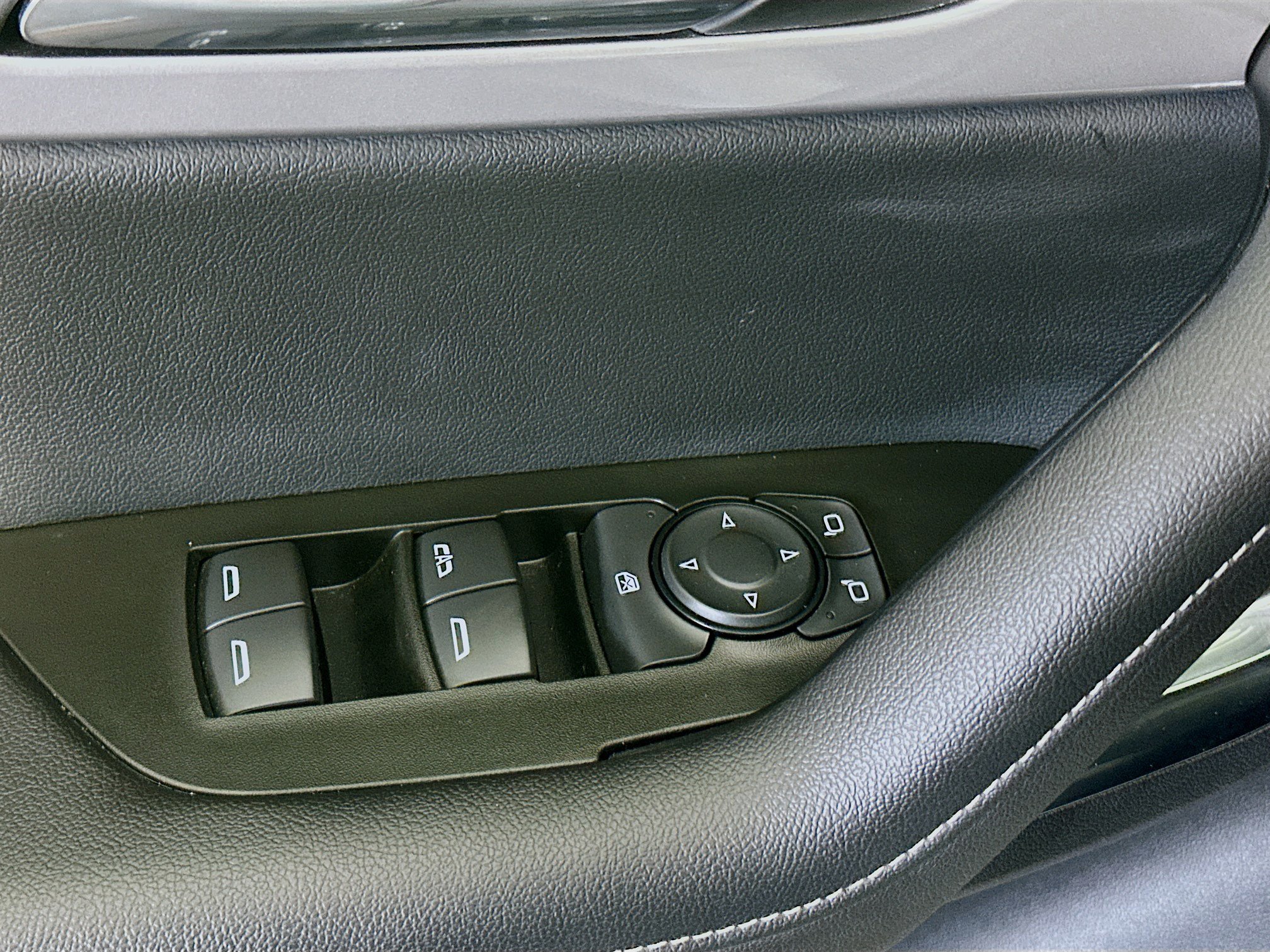 Used 2025 Chevrolet Blazer LT AWD/4WD image 15