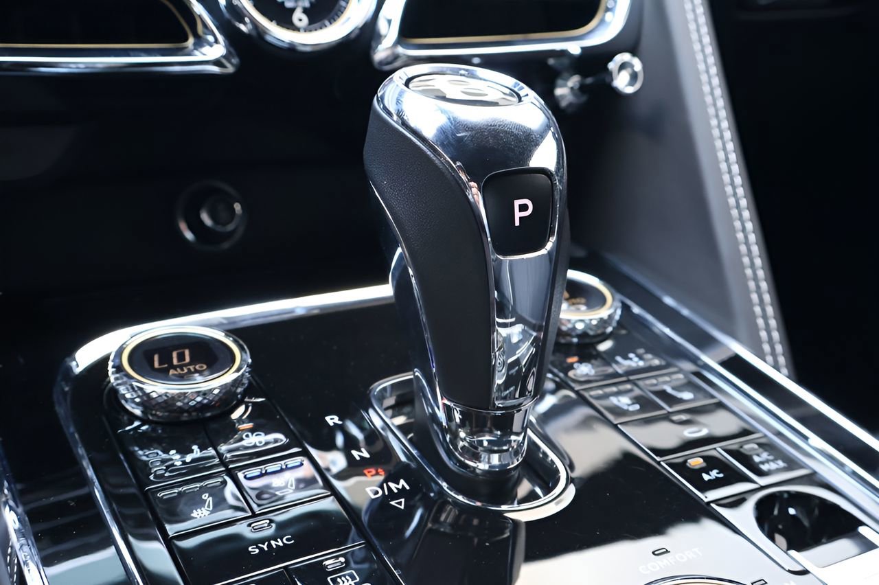 Certified 2020 Bentley Flying Spur W12 image 28