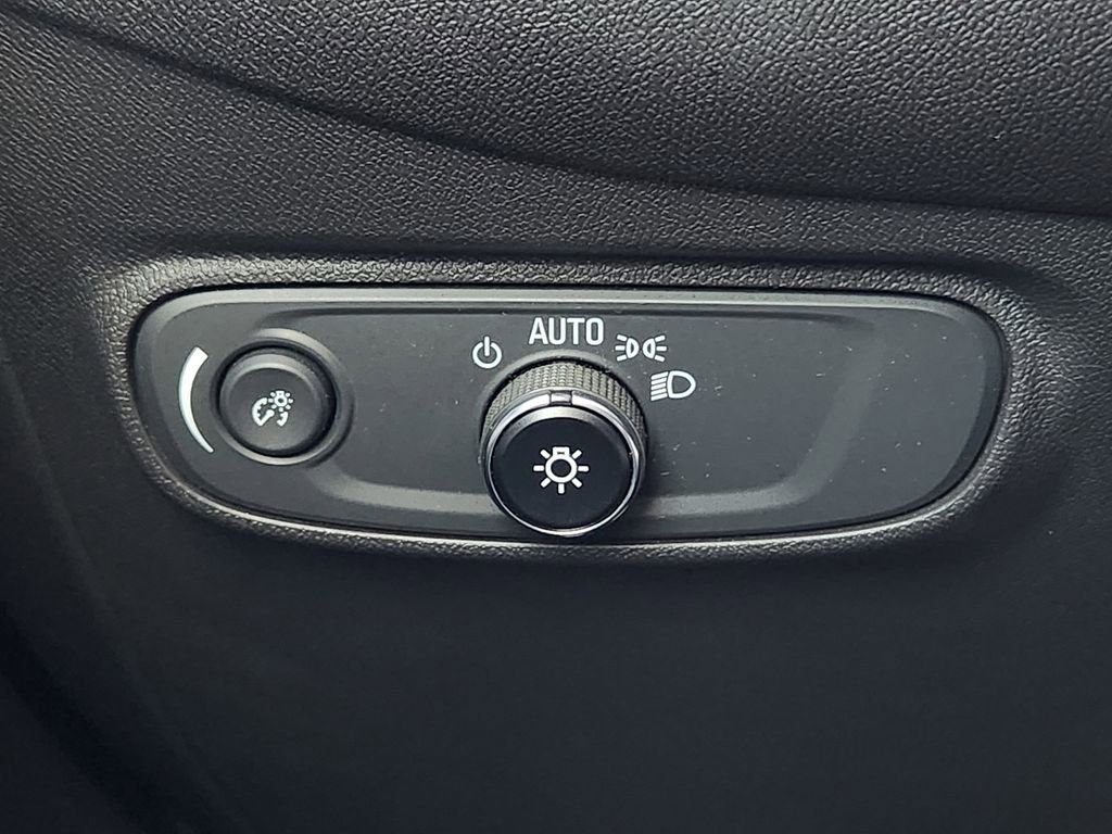 Used 2023 Chevrolet Equinox LS w/ LS Convenience Package image 28
