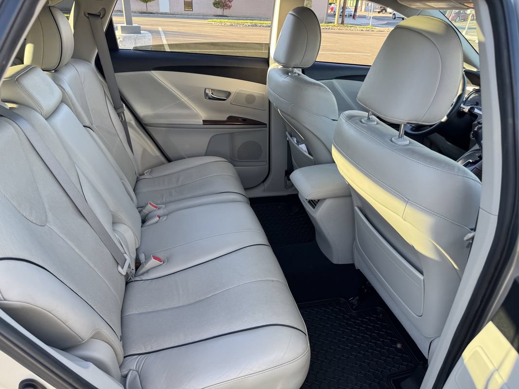 Used 2010 Toyota Venza AWD w/ Comfort Pkg image 16