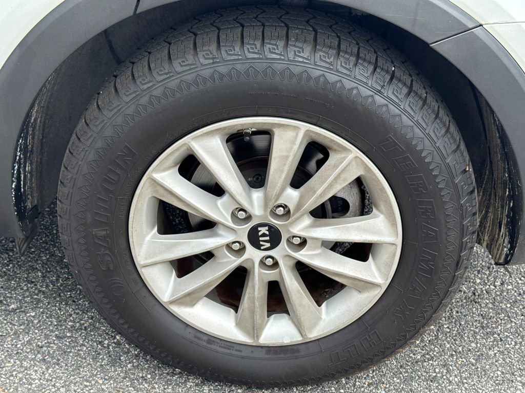 Used 2019 Kia Sorento FWD image 19