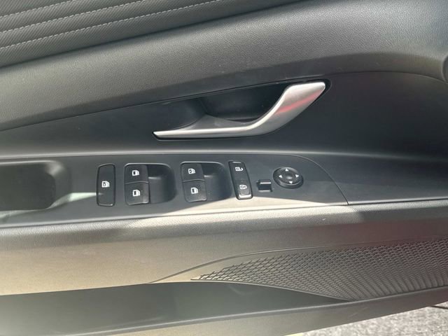 Used 2023 Hyundai Elantra Limited image 27
