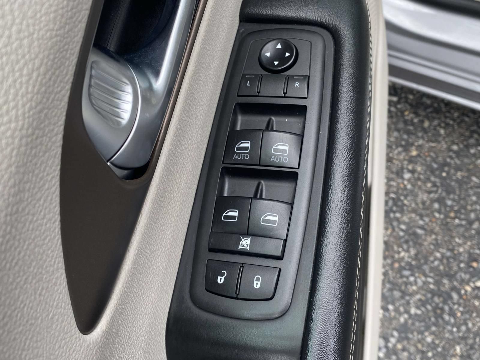 Used 2021 Chrysler Voyager Lxi FWD image 16