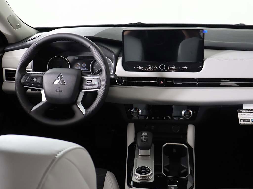 New 2025 Mitsubishi Outlander SE image 34