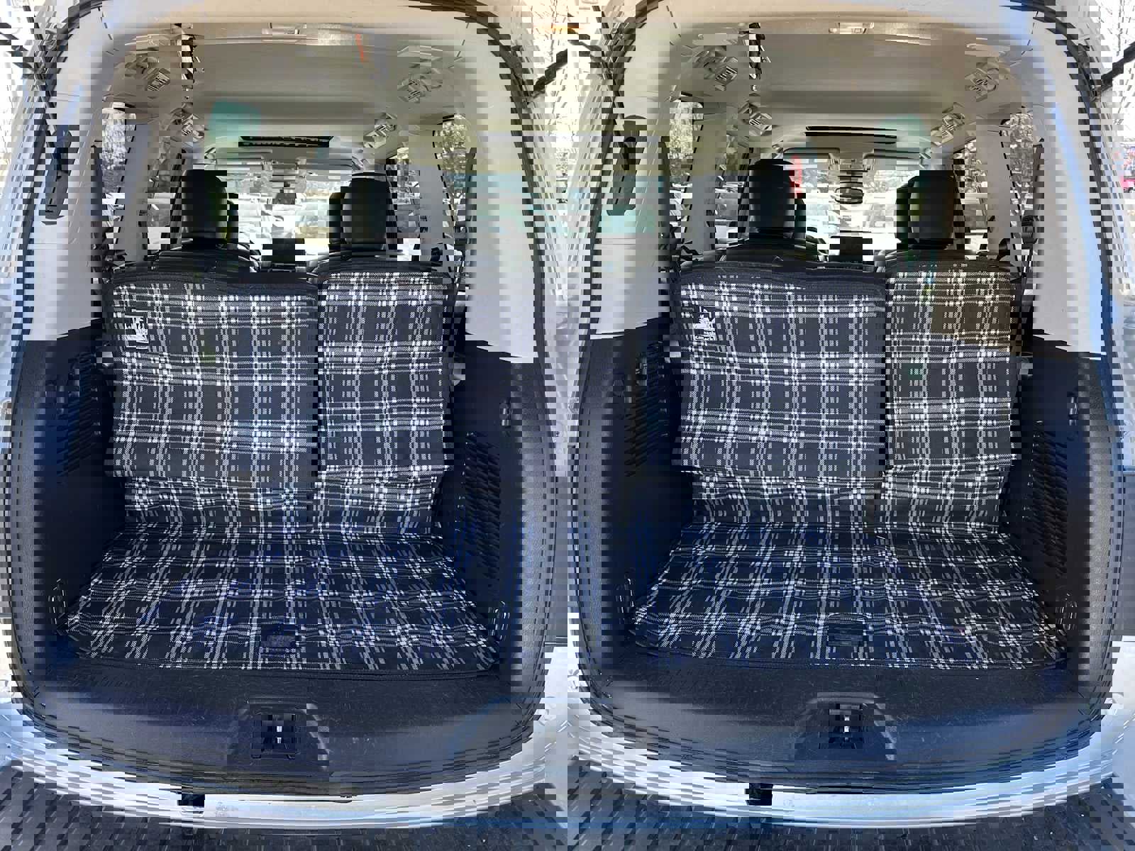 Used 2021 Nissan Armada SL w/ Captain's Chairs Package image 15