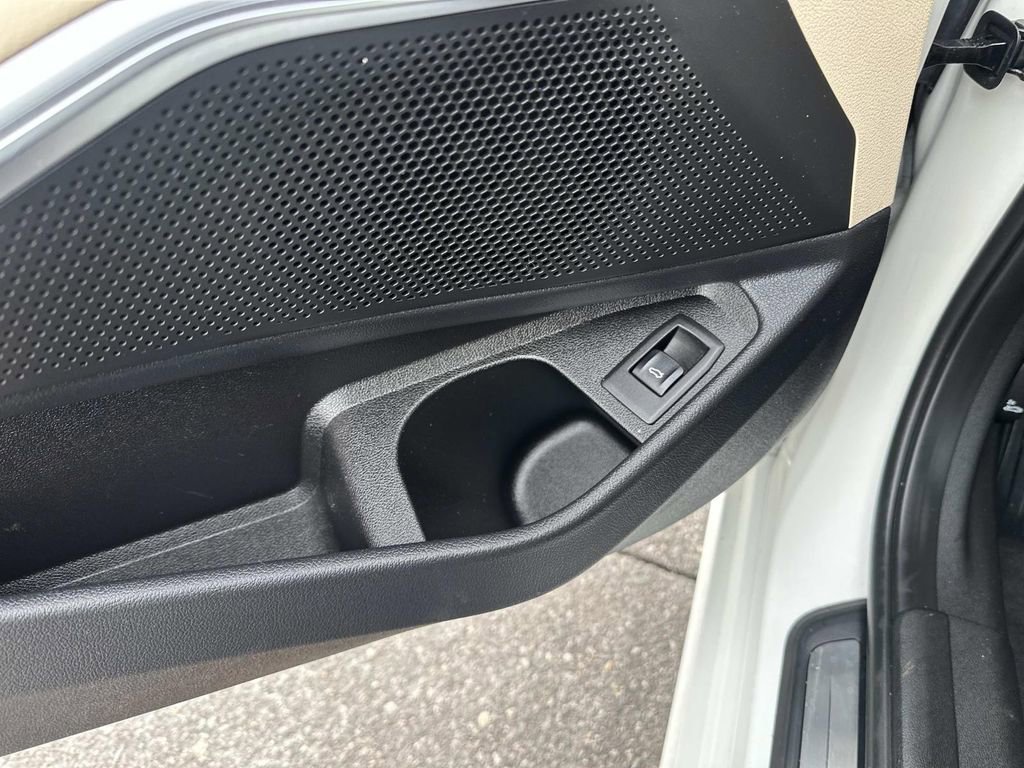 Used 2022 BMW 330i xDrive Sedan w/ Premium Package image 26