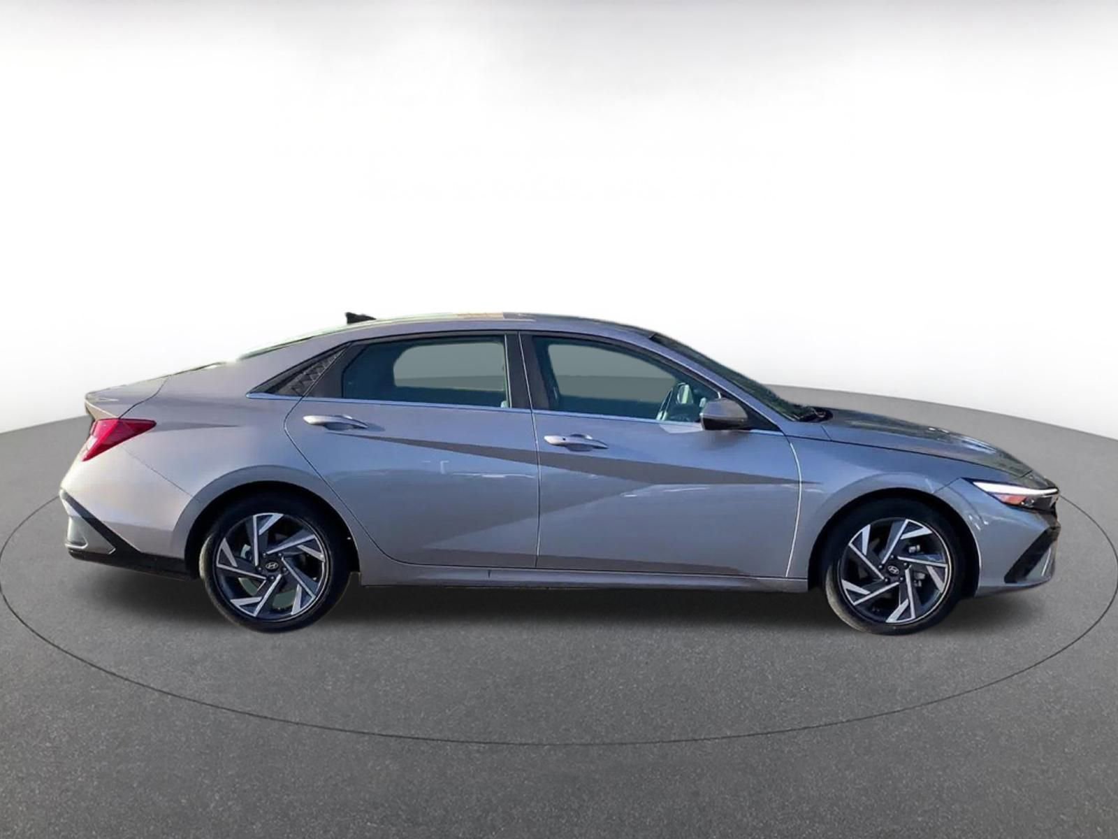 Used 2025 Hyundai Elantra SEL image 16