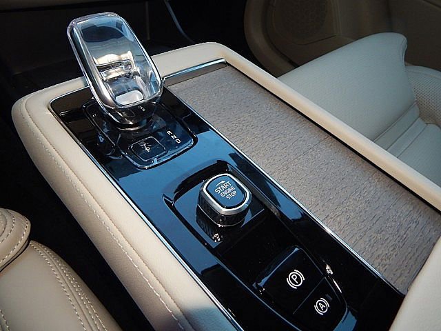 New 2026 Volvo XC90 B6 Ultra w/ Protection Package Premier image 18