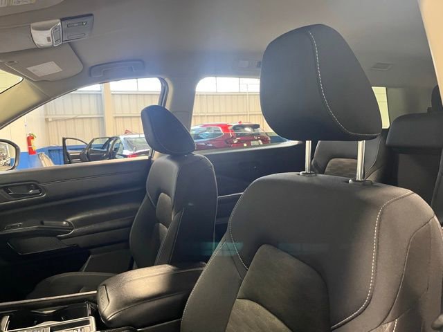 Used 2024 Nissan Pathfinder SV image 23