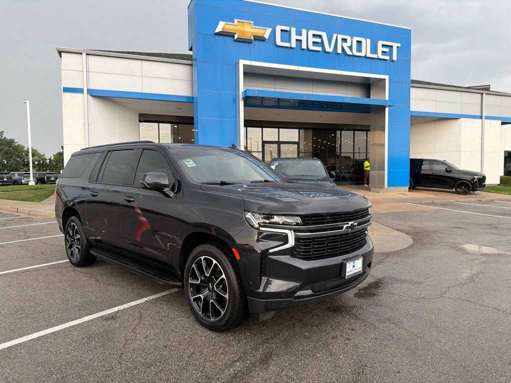 Used 2022 Chevrolet Suburban RST w/ Luxury Package AWD/4WD image 1