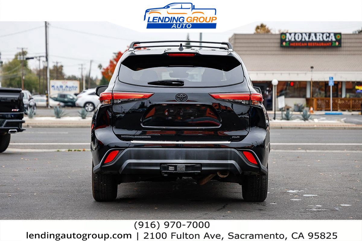 Used 2021 Toyota Highlander XLE image 3