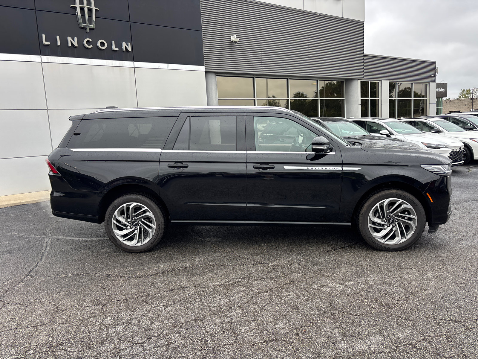New 2026 Lincoln Navigator L Reserve AWD/4WD image 8